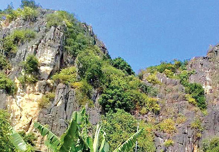 Phnom Bak And Phnom Chenh Chiang